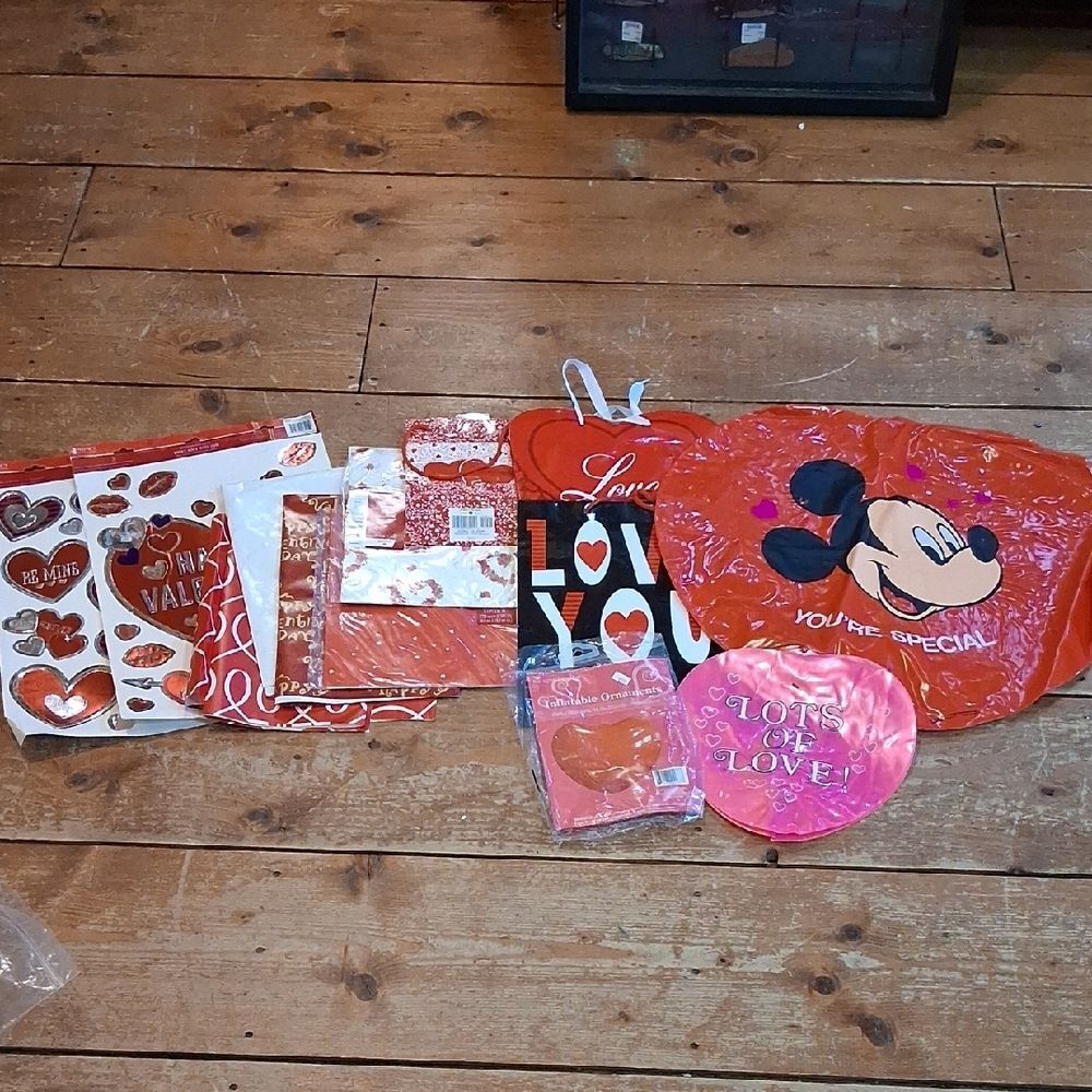 Vintage Valentines DAY Wrapping Paper, Gift Bags,‎ Decor, Lot Of 14 Pc.